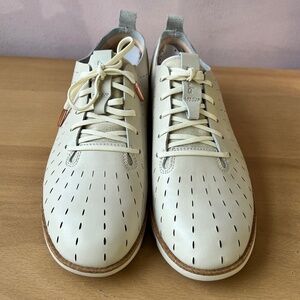 CLARKS WOMENS IVORY OFF WHITE COLOR TRI ETCH LACE UP SHOES BRAND NEW NEVER WORN